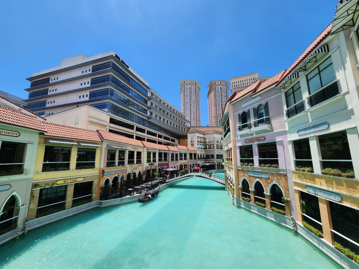 Spacious Cozy Suite At The Venice Mall With Free Parking And Washing Machine (Adults Only) Taguig Εξωτερικό φωτογραφία