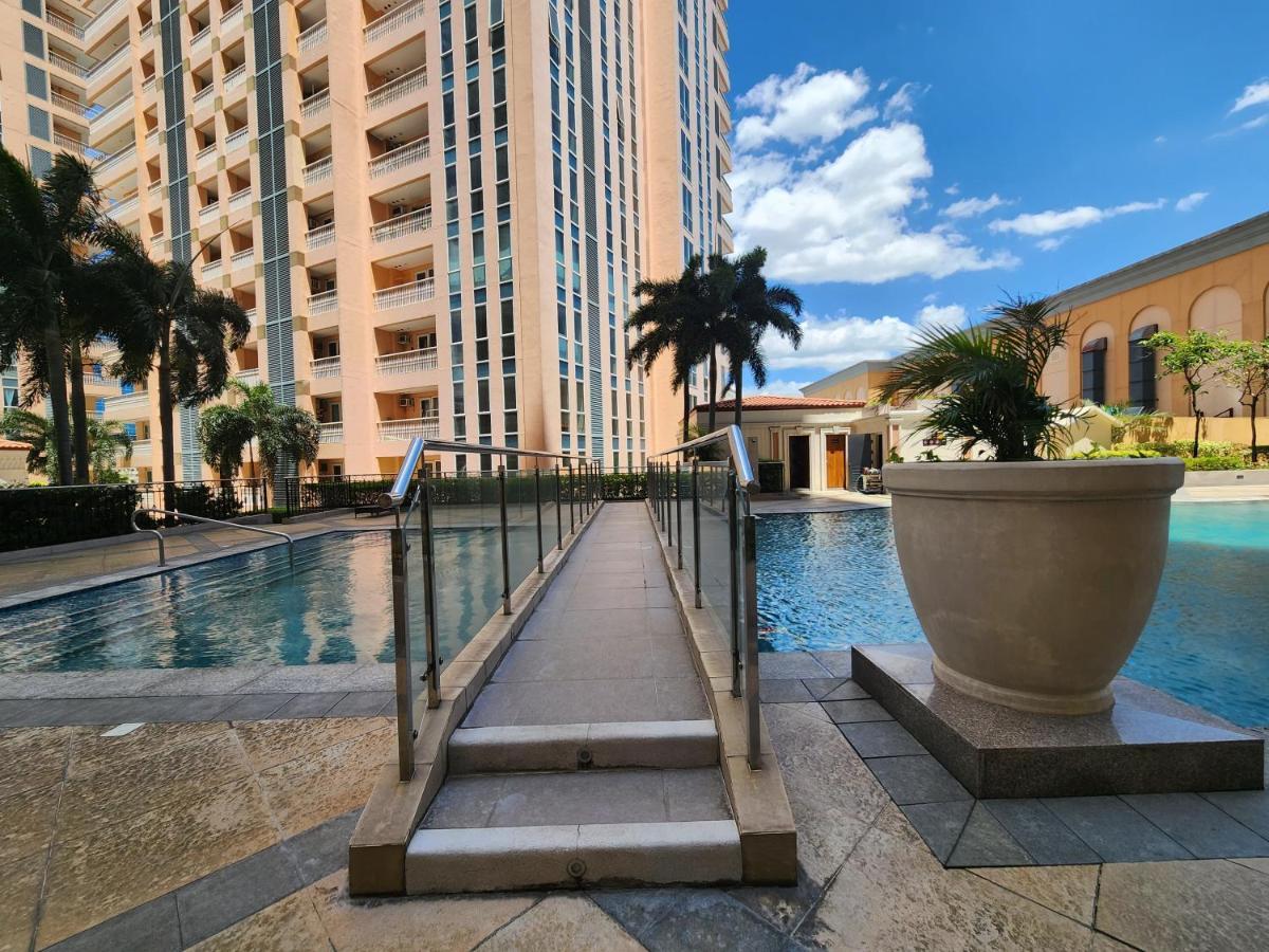 Spacious Cozy Suite At The Venice Mall With Free Parking And Washing Machine (Adults Only) Taguig Εξωτερικό φωτογραφία