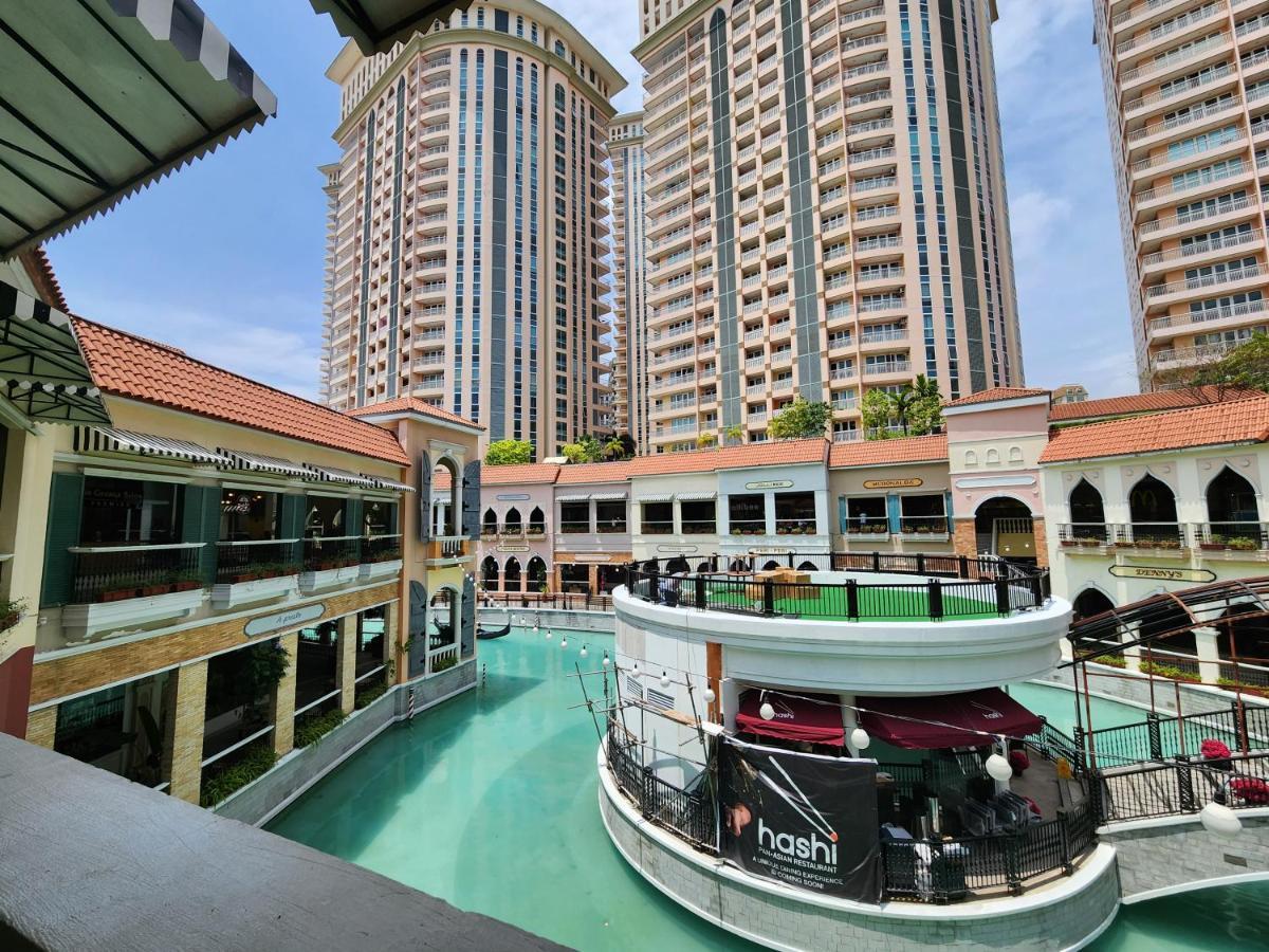 Spacious Cozy Suite At The Venice Mall With Free Parking And Washing Machine (Adults Only) Taguig Εξωτερικό φωτογραφία