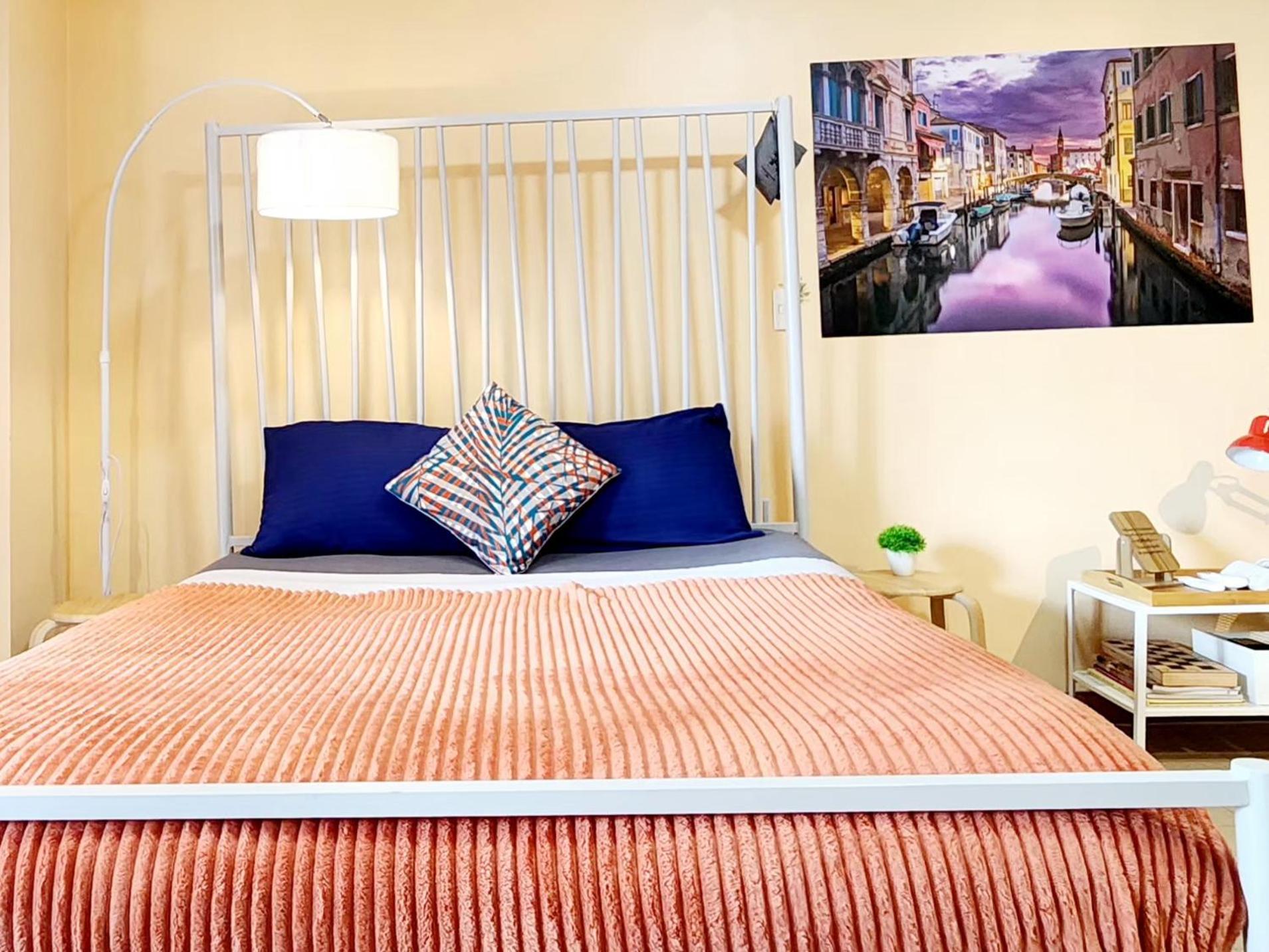Spacious Cozy Suite At The Venice Mall With Free Parking And Washing Machine (Adults Only) Taguig Εξωτερικό φωτογραφία
